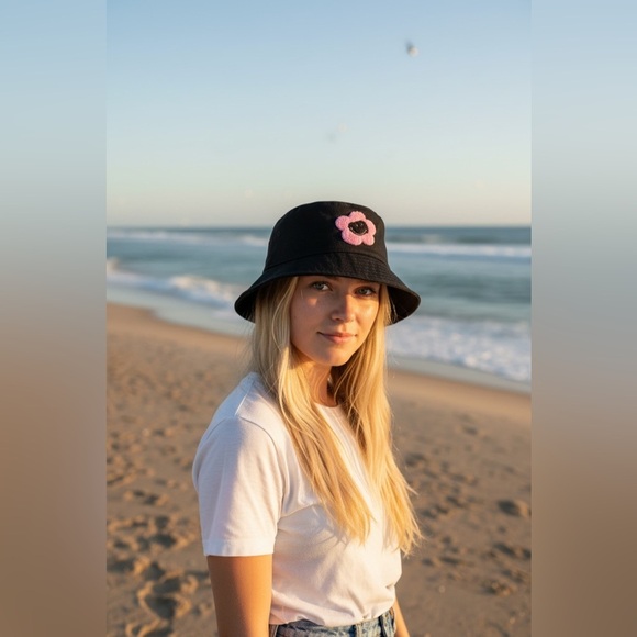 🍄HOST PICK🍄Smiley x By Samii Ryan Caution Smiles Cotton Bucket Hat, Blk/Pnk, NWT - Picture 2 of 8
